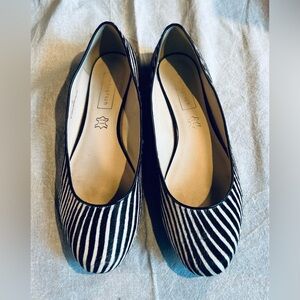 Zebra stripe pony hair flats 41